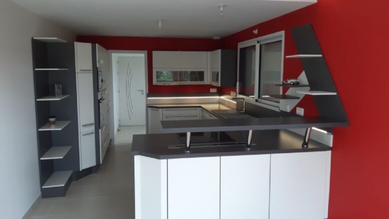 Cuisine maison moderne à étage à Piriac-sur-Mer