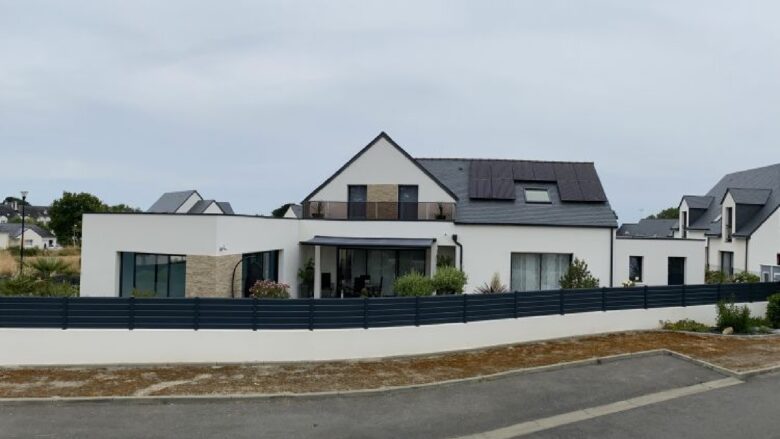 Maison à étage avec piscine dans le Morbihan
