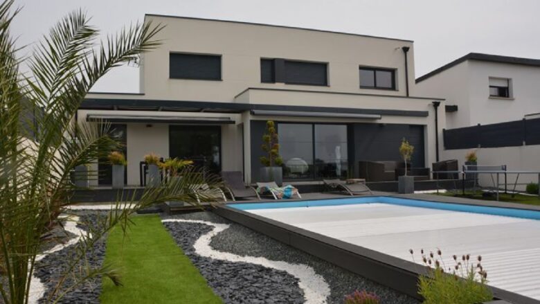 Photo maison avec toit plat et piscine